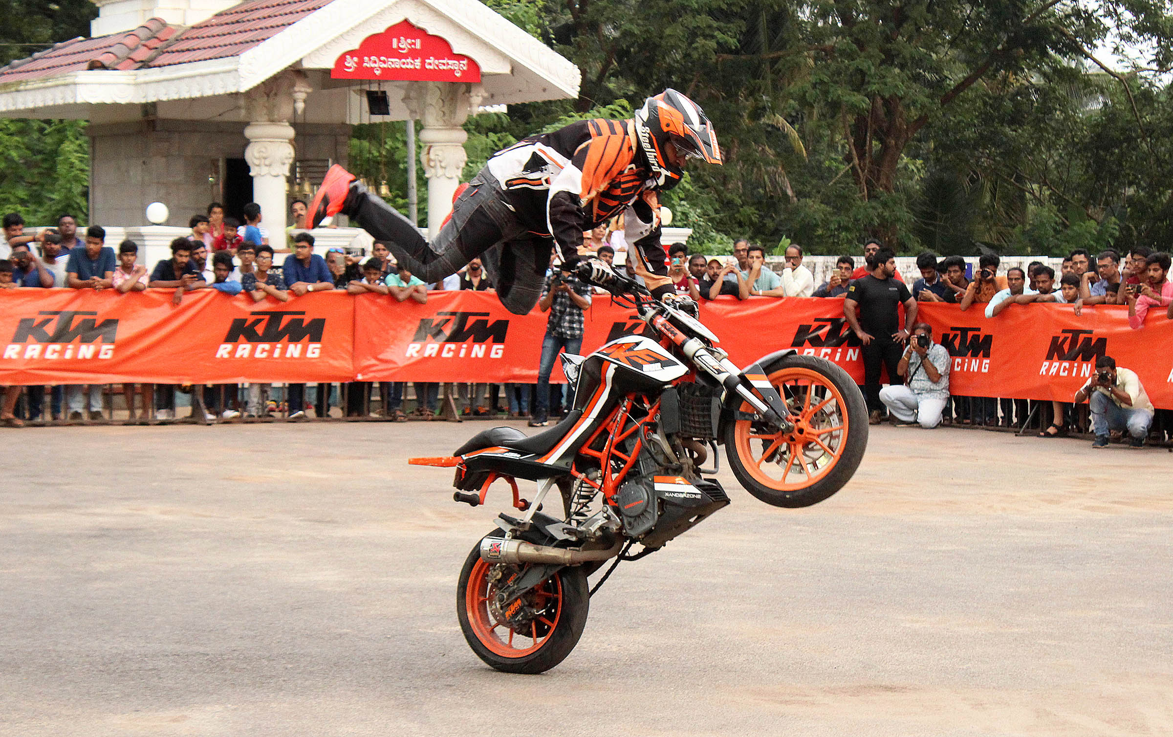 ಉಡುಪಿಯಲ್ಲಿ ಕೆಟಿಎಂ ಬೈಕ್ ಸ್ಟಂಟ್ ಪ್ರದರ್ಶನ